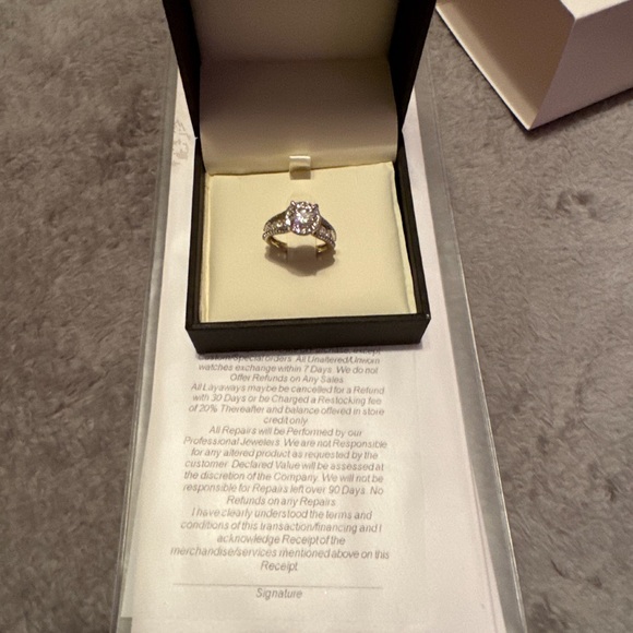 Engagement ring - Picture 2 of 4